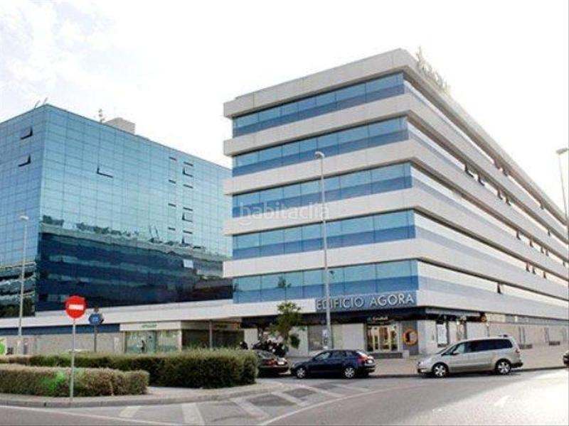 Foto 45f68845-7c59-40e2-bfd9-184a5c84ef51. Parking voiture dans Palmete Sevilla