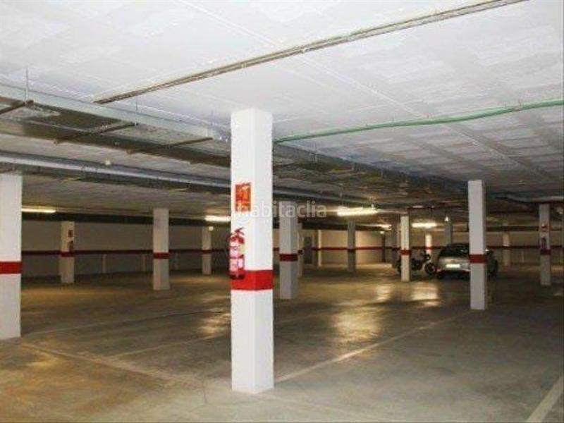 Foto d08062ac-a05b-47fd-8d87-fefeed5d2e2e. Parking voiture dans Palmete Sevilla