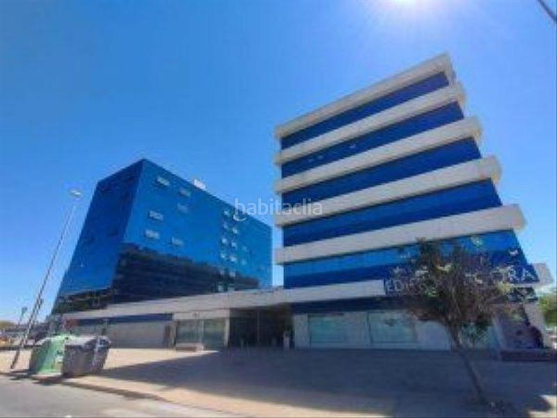 Foto e070d50f-4fd3-4b66-a1c3-a3c5ab3b2988. Parking voiture dans Palmete Sevilla