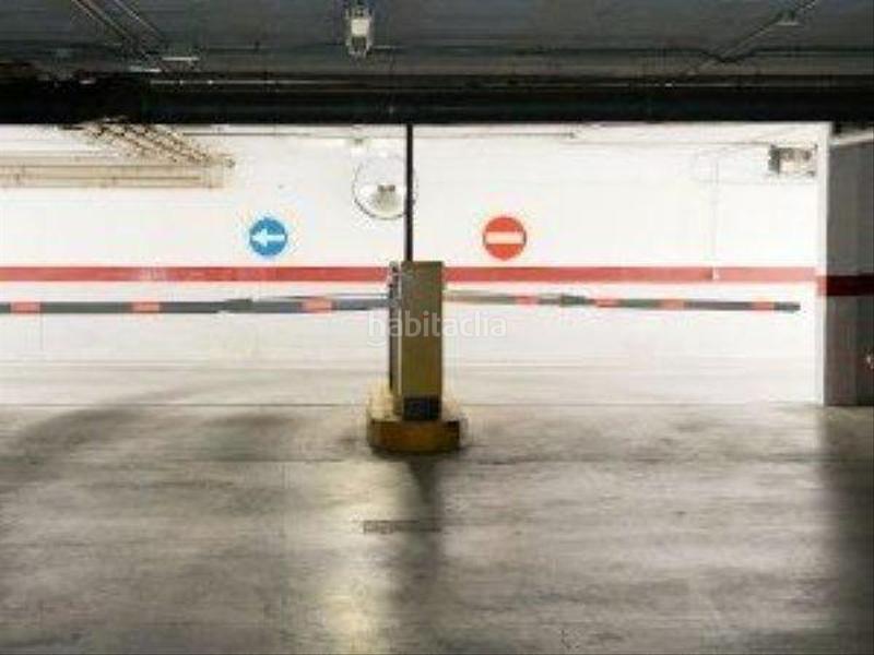 Foto e9cbd2a7-2292-4ef5-9bcf-459411f8a281. Parking voiture dans Palmete Sevilla