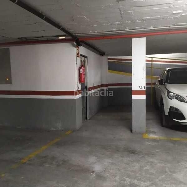 Foto 5cb1586b-7eb0-483d-be1a-d8ee4bb3c41d. Aparcament cotxe a Centro Lucena