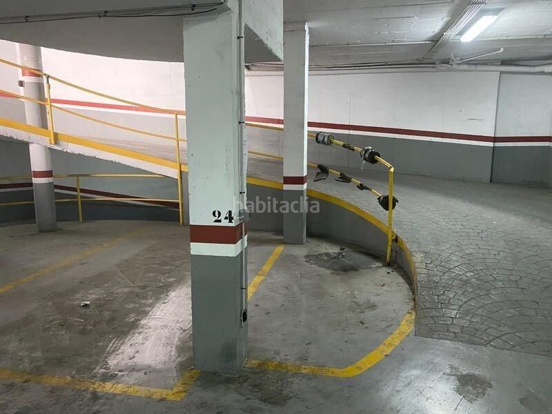 Foto 8dd9ab58-ecd8-4cbd-9032-e441fa5987a3. Aparcament cotxe a Centro Lucena