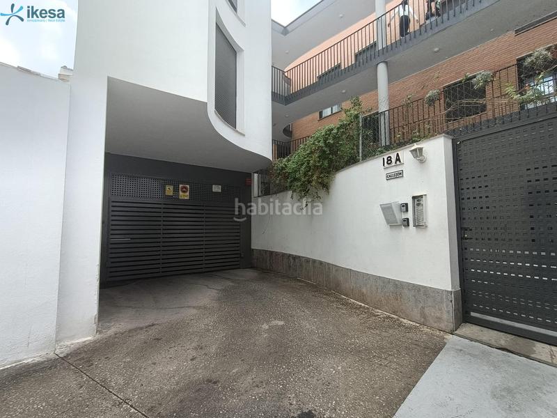 Foto 78826d07-4d0c-4caf-93dd-ba30abf9517a. Parking voiture dans Centro Lucena