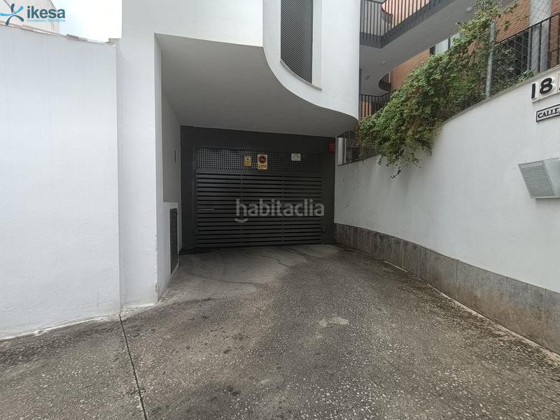 Foto 7f0f5bab-aa64-4fd9-abf8-1aa5d78edc25. Parking voiture dans Centro Lucena