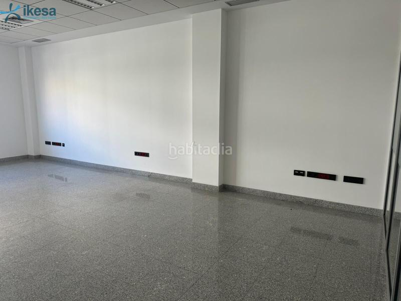 Foto ca1d6614-aff6-438a-944b-e71930793548. Bureau dans El Plantinar - Avda. La Paz - El Juncal Sevilla