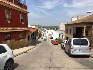 Terreny residencial a Los Pinos. Obra en construcción en zona de la granja