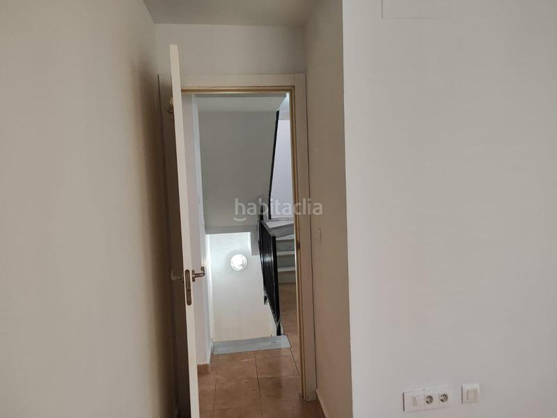 Foto 2b3ae075-f323-40cc-a86d-14fd41b9562c. Casa adosada vivienda unifamiliar en la línea de la concepción en Línea de la Concepción (La)