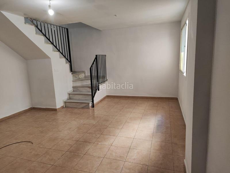 Foto 7f9c2ae3-2e00-4418-b844-b05b5b117246. Casa adosada vivienda unifamiliar en la línea de la concepción en Línea de la Concepción (La)