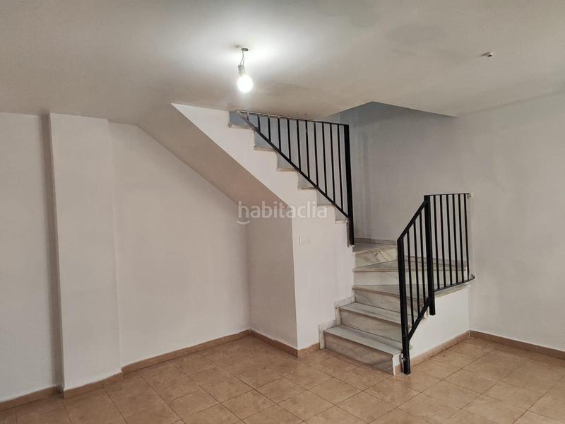 Foto 8d0f3b3f-b6fc-4f3f-855e-c6d2ea5dffde. Casa adosada vivienda unifamiliar en la línea de la concepción en Línea de la Concepción (La)