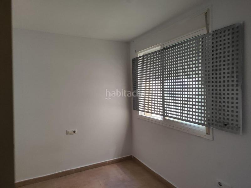 Foto d543fb3e-68ae-4e56-859c-8569c91df189. Casa adosada vivienda unifamiliar en la línea de la concepción en Línea de la Concepción (La)