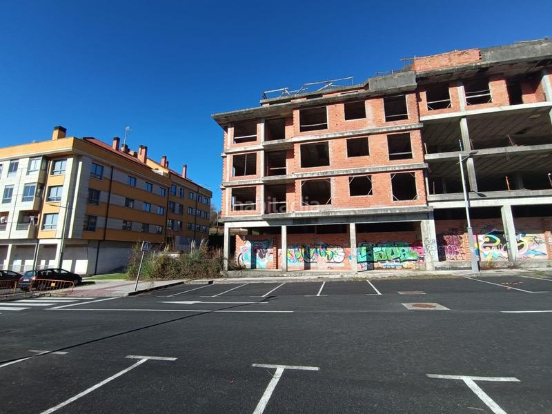 Foto d8f13329-4396-4aa5-b2d5-254b2cf2cf24. Edifici a calle álvaro cunqueiro a Lalín