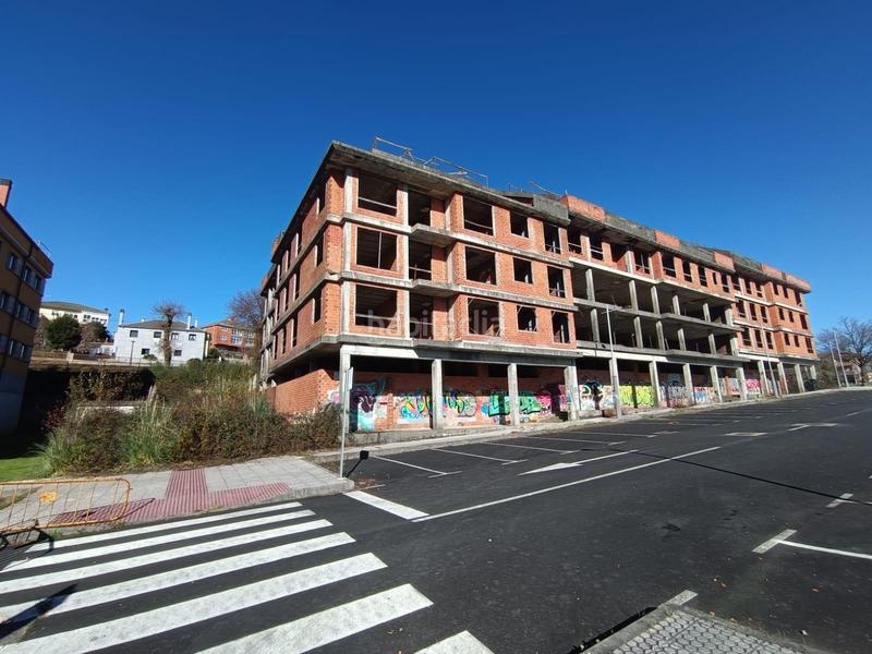 Foto dc3a0e28-44a3-4ca3-984d-9e81fa7bb522. Edifici a calle álvaro cunqueiro a Lalín