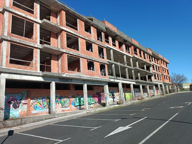 Foto e2d3ef7a-ae2d-4851-8c53-67ac095d134f. Edifici a calle álvaro cunqueiro a Lalín