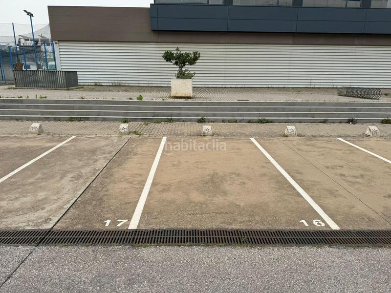 Foto 7a0d6ed3-3bfa-4585-b6e6-cdf3359e48af. Autoparkplatz in Palmete Sevilla