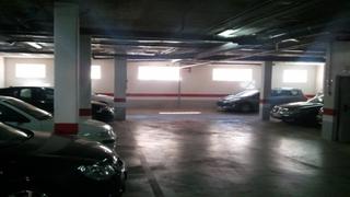 Parking voiture à La Calzada - La Florida. Garaje de moto en luis montoto  santa justa sevilla