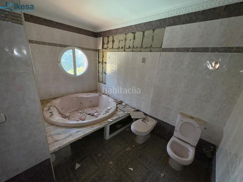 Foto 7621cb48-d521-448d-b654-dd5fa8c0ceb2. Chalet conjunto 3 viviendas con piscina en urb Torrequinto en Alcalá de Guadaira