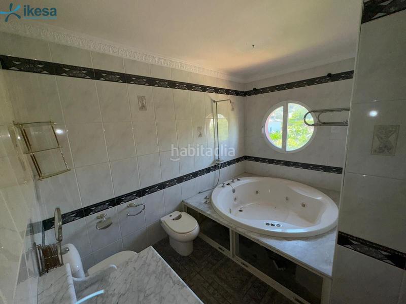 Foto 7b9d27f0-fa5c-4a4a-ac39-1257c2ce81af. Chalet conjunto 3 viviendas con piscina en urb Torrequinto en Alcalá de Guadaira