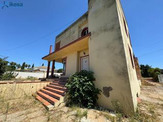 Chalet à Torrequinto. Conjunto 3 viviendas con piscina en urb torrequinto
