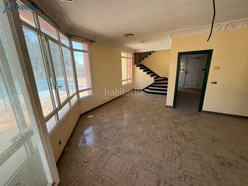 Foto a8b0bce4-152d-437d-9dd3-63e1679aaf53. Chalet conjunto 3 viviendas con piscina en urb Torrequinto en Alcalá de Guadaira