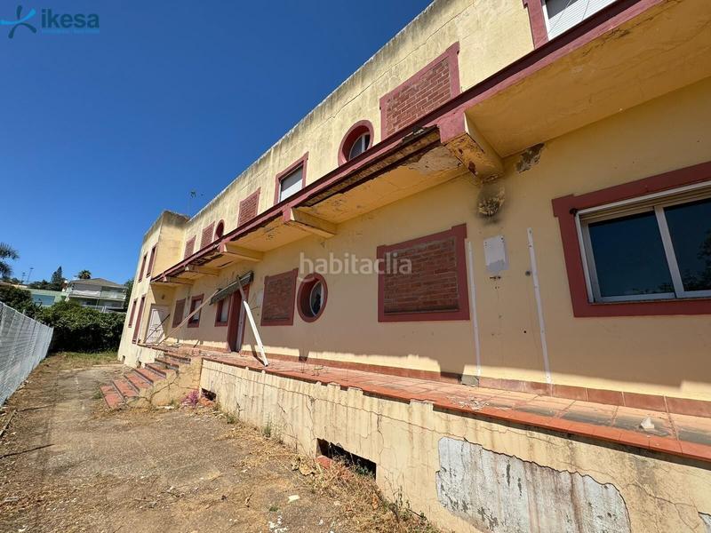 Foto b012507d-581a-49b9-9aab-106692b7f347. Chalet conjunto 3 viviendas con piscina en urb Torrequinto en Alcalá de Guadaira