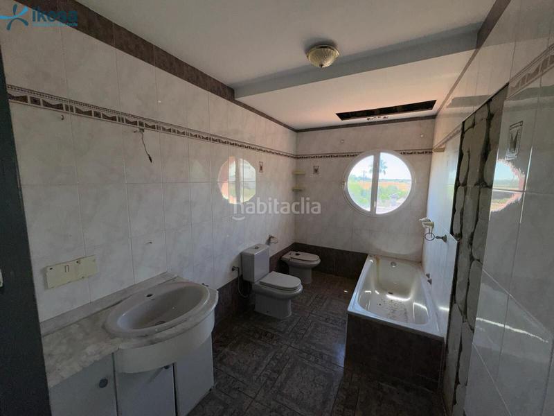 Foto b17c0e59-21e1-4ad4-8c7d-e7d18accc7b4. Chalet conjunto 3 viviendas con piscina en urb Torrequinto en Alcalá de Guadaira