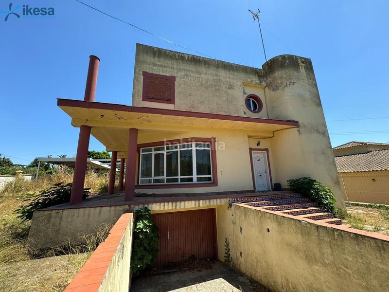 Foto c3f774cc-d18c-48fc-a896-3902a3b66858. Chalet conjunto 3 viviendas con piscina en urb Torrequinto en Alcalá de Guadaira