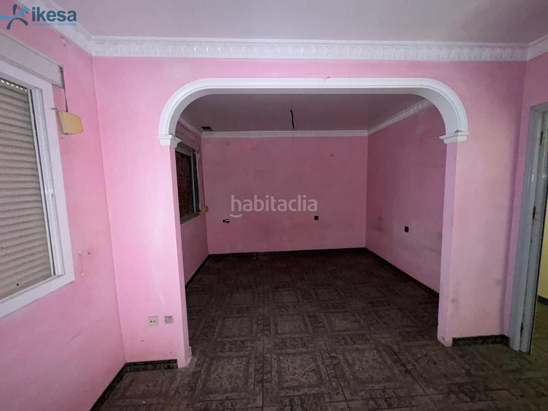 Foto e1b8bfdc-a94f-4e16-ac5f-3261c2f37e24. Chalet conjunto 3 viviendas con piscina en urb Torrequinto en Alcalá de Guadaira