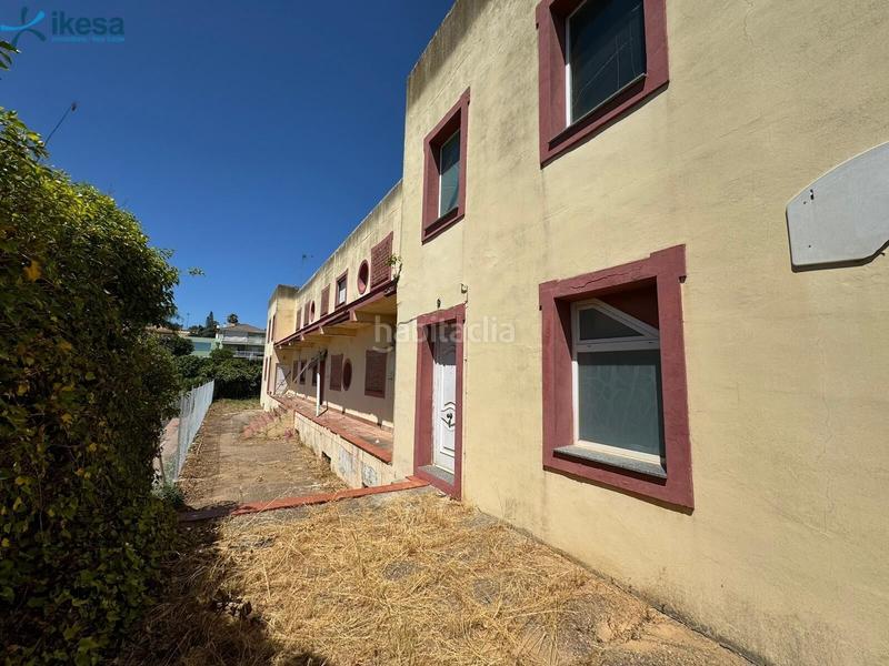 Foto e7bd63c9-f707-4b2f-bb67-7830596cf7e3. Chalet conjunto 3 viviendas con piscina en urb Torrequinto en Alcalá de Guadaira