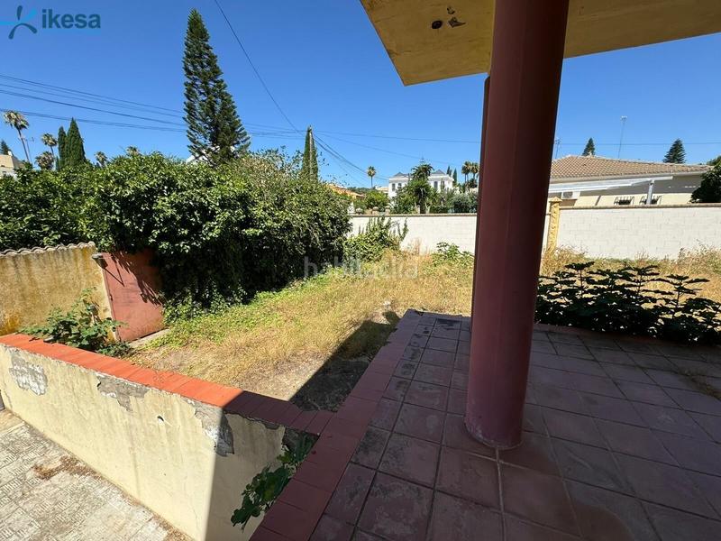 Foto f4d7b8cd-1da3-4b6a-a09f-29dd3dd90db7. Chalet conjunto 3 viviendas con piscina en urb Torrequinto en Alcalá de Guadaira