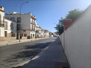 Casa aparellada a Puente Genil. Venta de pareado sin posesión en puente genil