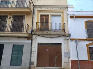 Casa aparellada a Lora del Río. Venta de pareado en lora del río, sevilla
