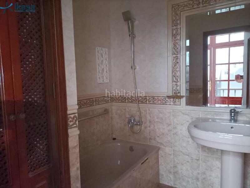 Foto 5a2d1d95-292e-4489-b76f-38cf9e138f7a. Casa bifamiliare in Lora del Río