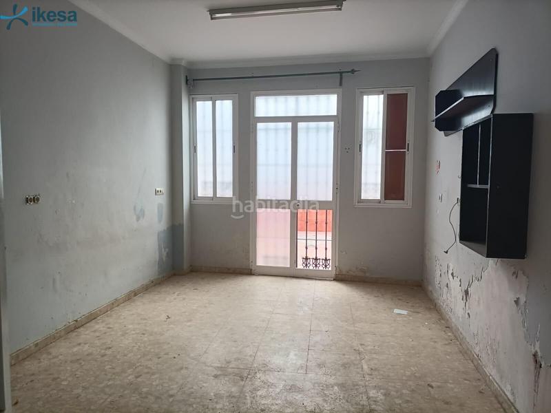 Foto e9595f99-fb0f-4bed-9712-9584f263f93f. Casa bifamiliare in Lora del Río