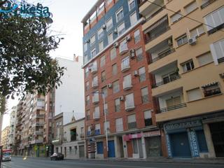 Pis a Isla Chica. Venta de piso en avda. alcalde federico molina. activo inmobilia