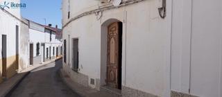 Pis a Medina de las Torres. Venta de piso en el centro de medina de las torres  badajoz