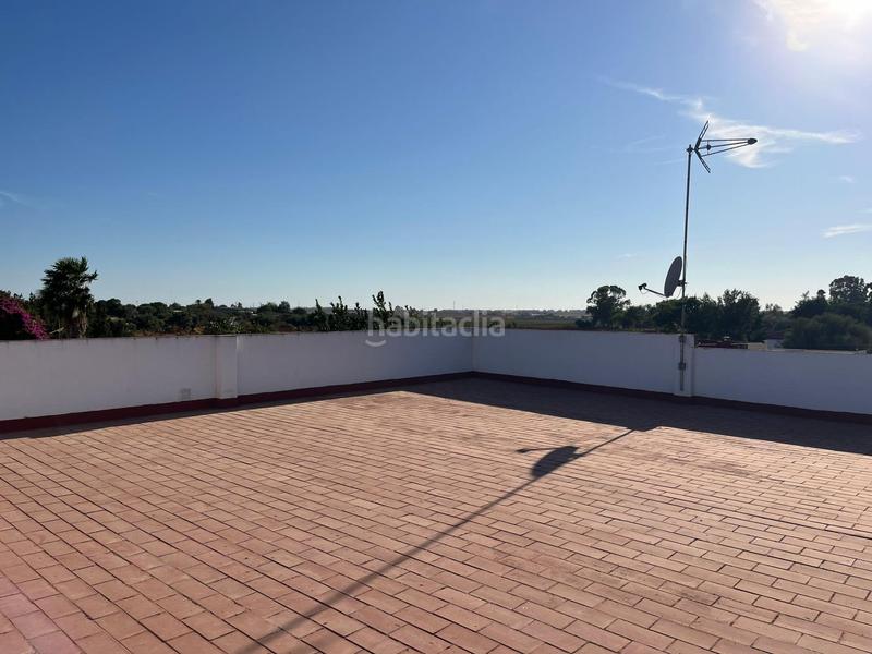 Foto c657cf55-b5bf-47b4-84f3-214e750b5c88. Chalet con parcheggio piscina in Oromana Alcalá de Guadaira