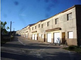 Casa adossada a Brozas. Venta de obra parada en brozas, cáceres.