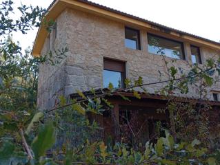 Maison à Ponteareas. Fantastica casa de piedra con casa invitados en la misma parceal