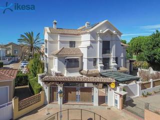 Xalet a Islantilla Golf. Disfruta del lujo y la comodidad en tu hogar ideal  chalet en is