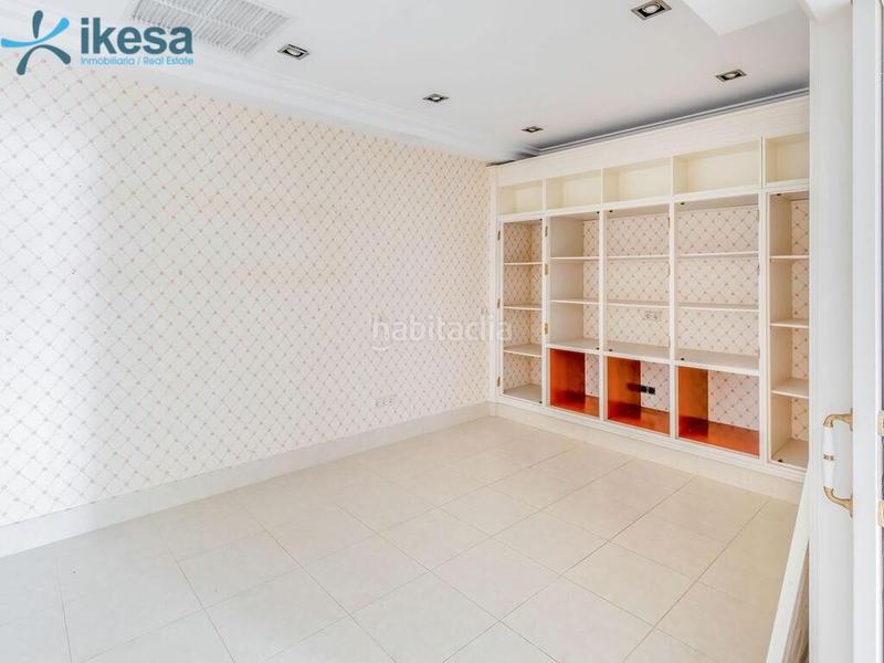 Foto 155a50b2-86dc-43d7-8fd9-2de7f06fe17a. Chalet disfruta del lujo y la comodidad en tu hogar ideal chalet en Islantilla