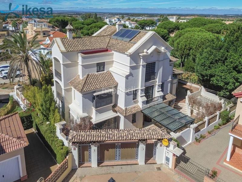 Foto 5a6852e9-1116-47e3-ac17-7b2ae5c2bd25. Chalet disfruta del lujo y la comodidad en tu hogar ideal chalet en Islantilla