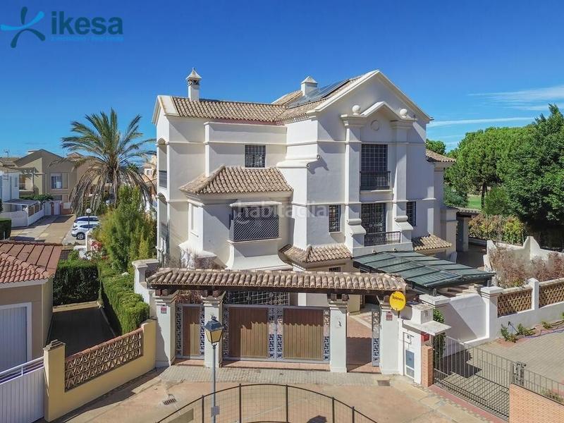 Foto 93cfa3ec-1ed8-4700-8286-784e54591bdc. Chalet disfruta del lujo y la comodidad en tu hogar ideal chalet en Islantilla