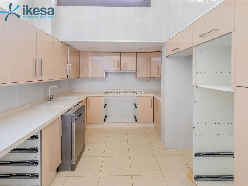 Foto b0a59687-3f9c-4ed9-b929-f21cc1a324f9. Chalet disfruta del lujo y la comodidad en tu hogar ideal chalet en Islantilla