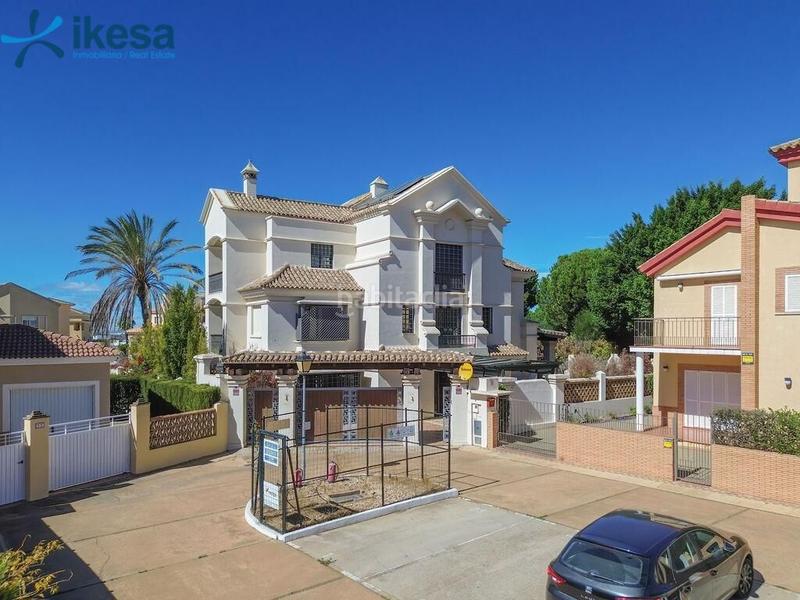 Foto fac099f8-09f8-478d-b927-6746412e75fd. Chalet disfruta del lujo y la comodidad en tu hogar ideal chalet en Islantilla