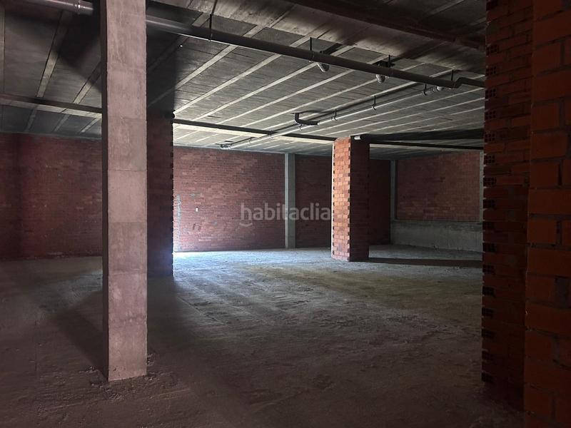 Foto 0a99c57e-3769-4673-a4da-c6c81a84f974. Local comercial en cabadiña da 7 amplio bajo con altura en Soutomaior