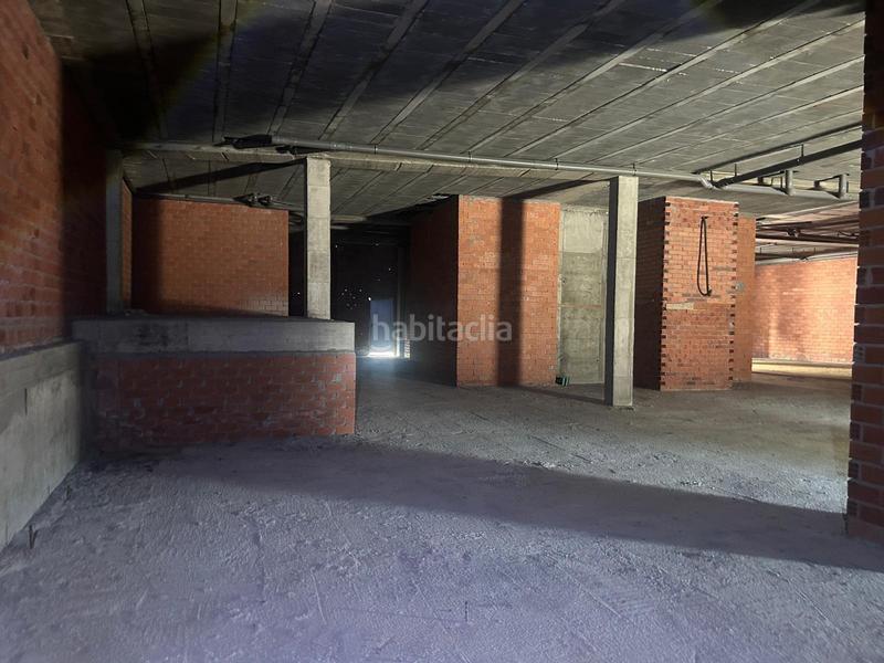 Foto 3f9901c3-1998-4d2b-a989-2d63ba9d6e2c. Local comercial en cabadiña da 7 amplio bajo con altura en Soutomaior