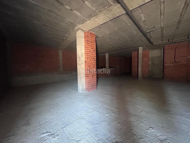 Foto ce674f71-df68-46bc-86d6-1085d60dc9cc. Local comercial en cabadiña da 7 amplio bajo con altura en Soutomaior