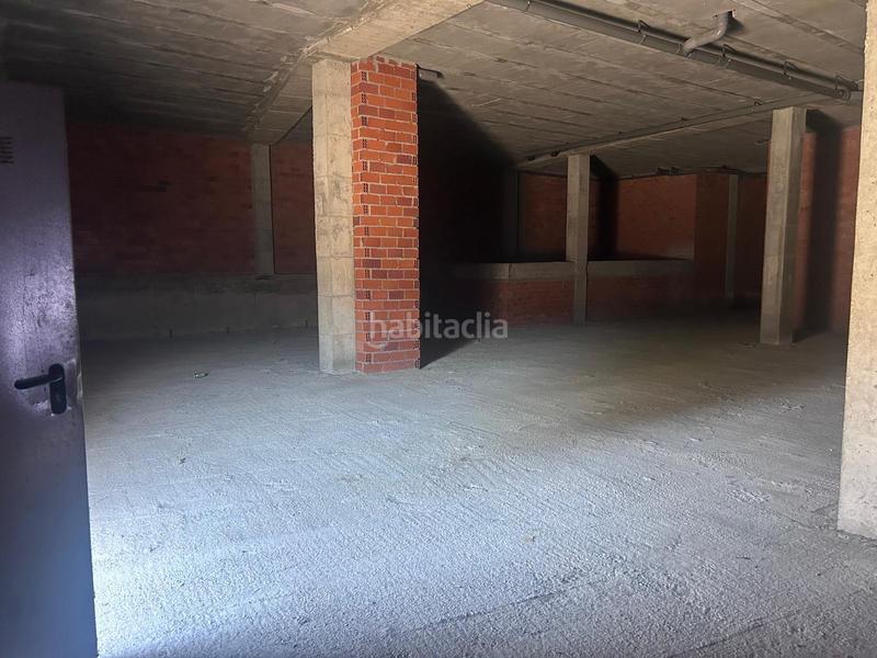 Foto de712417-3fb3-4c55-adff-9f9896c19fd7. Local comercial en cabadiña da 7 amplio bajo con altura en Soutomaior