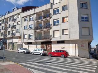 Local commercial  Calle pintor laxeiro. Local en venta en lalin