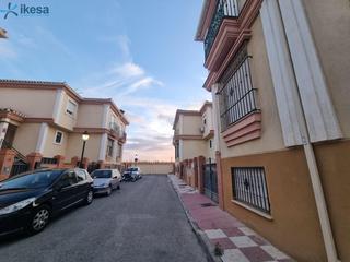 Casa adossada a Ambroz. Venta de casa independiente en pedro de mena  vegas del genil gr